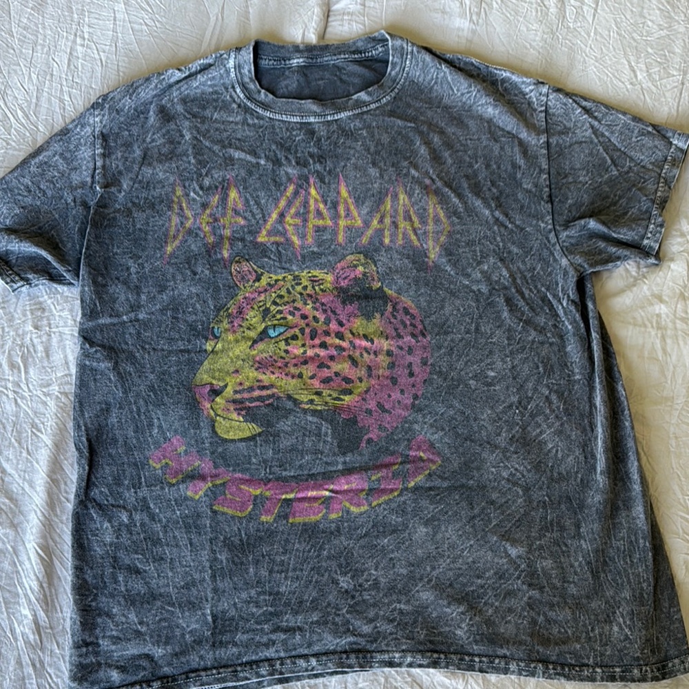 Def Leppard band tee